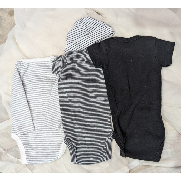 Carter's Other - Carter's Bodysuit Bundle 3 Pack‎ NB/Preemie Carter's with Hat